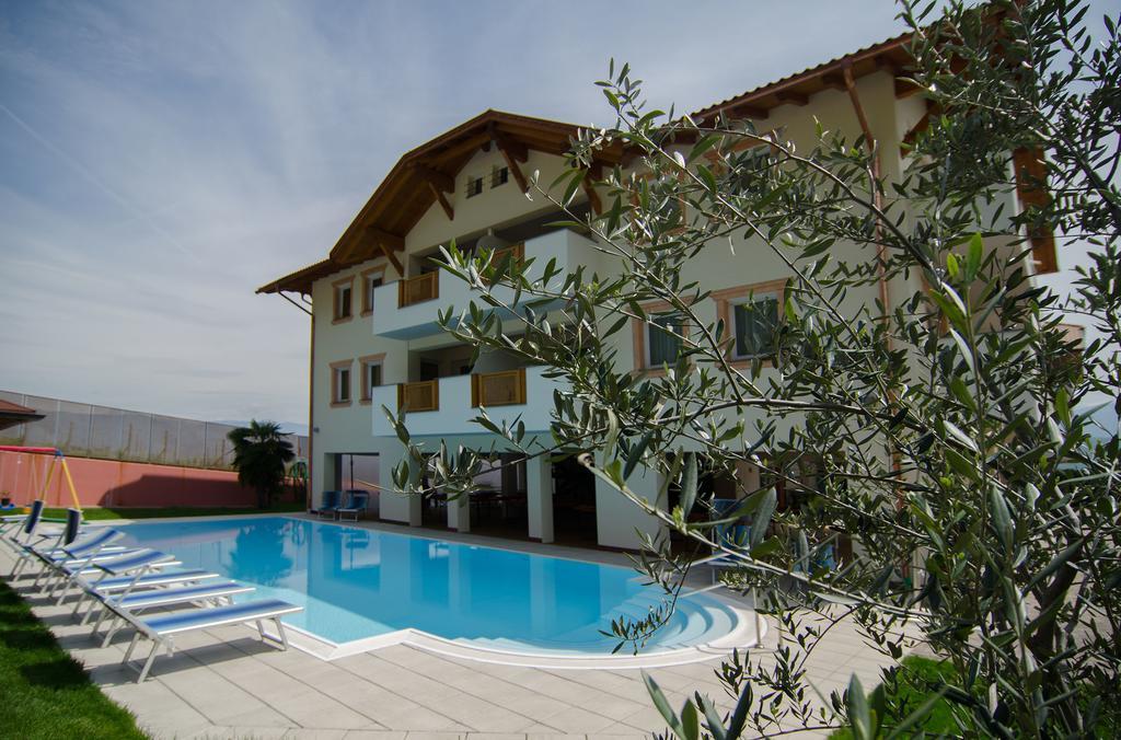 Garni Hotel Peterlinhof Caldaro Eksteriør bilde