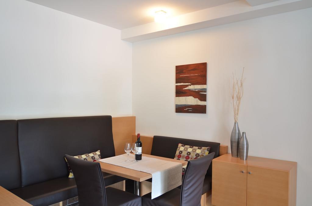 Garni Hotel Peterlinhof Caldaro Eksteriør bilde