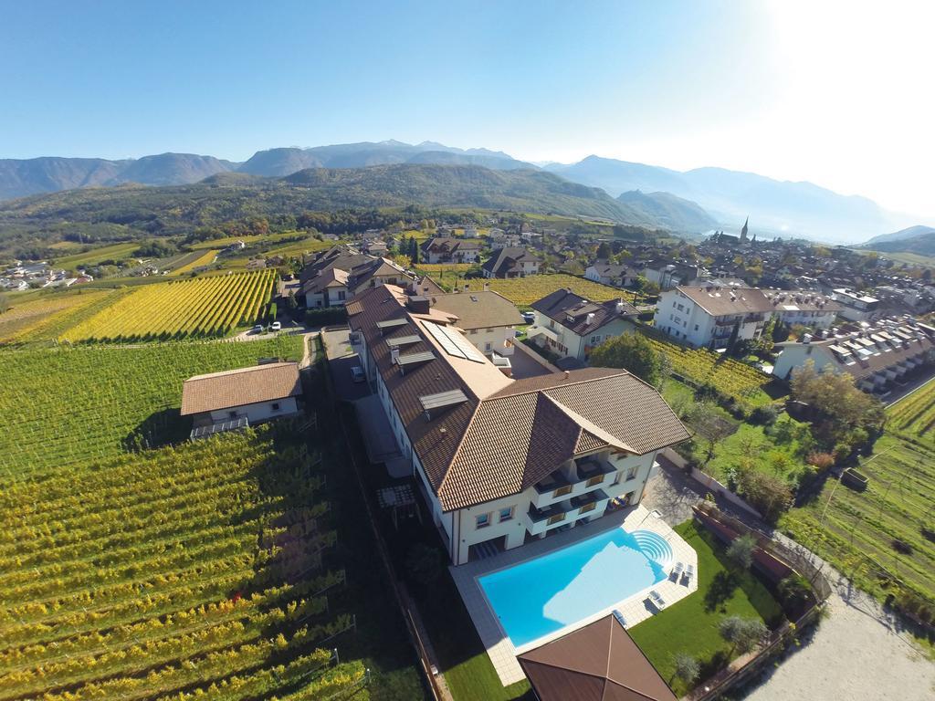 Garni Hotel Peterlinhof Caldaro Eksteriør bilde