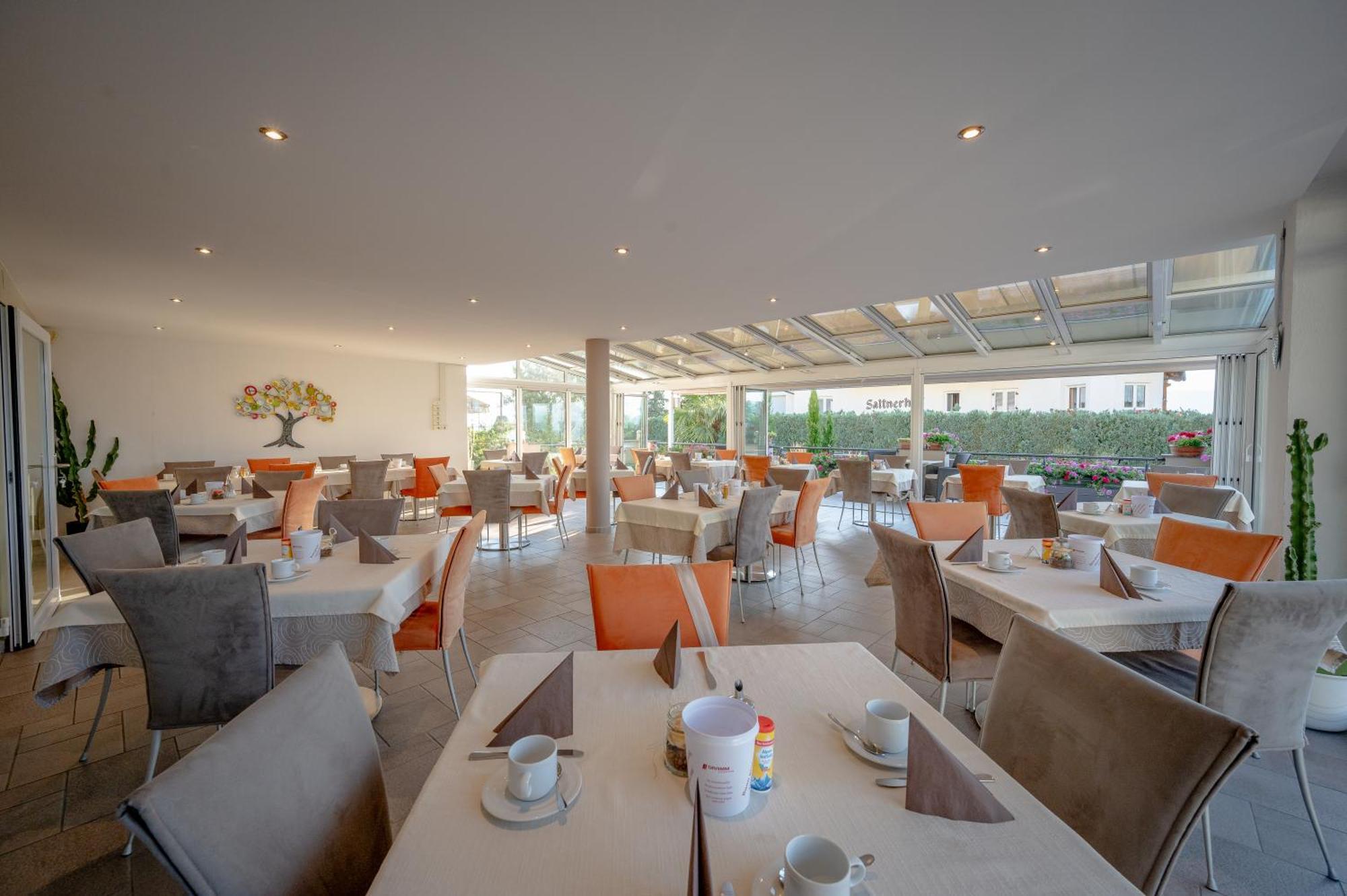 Garni Hotel Peterlinhof Caldaro Eksteriør bilde