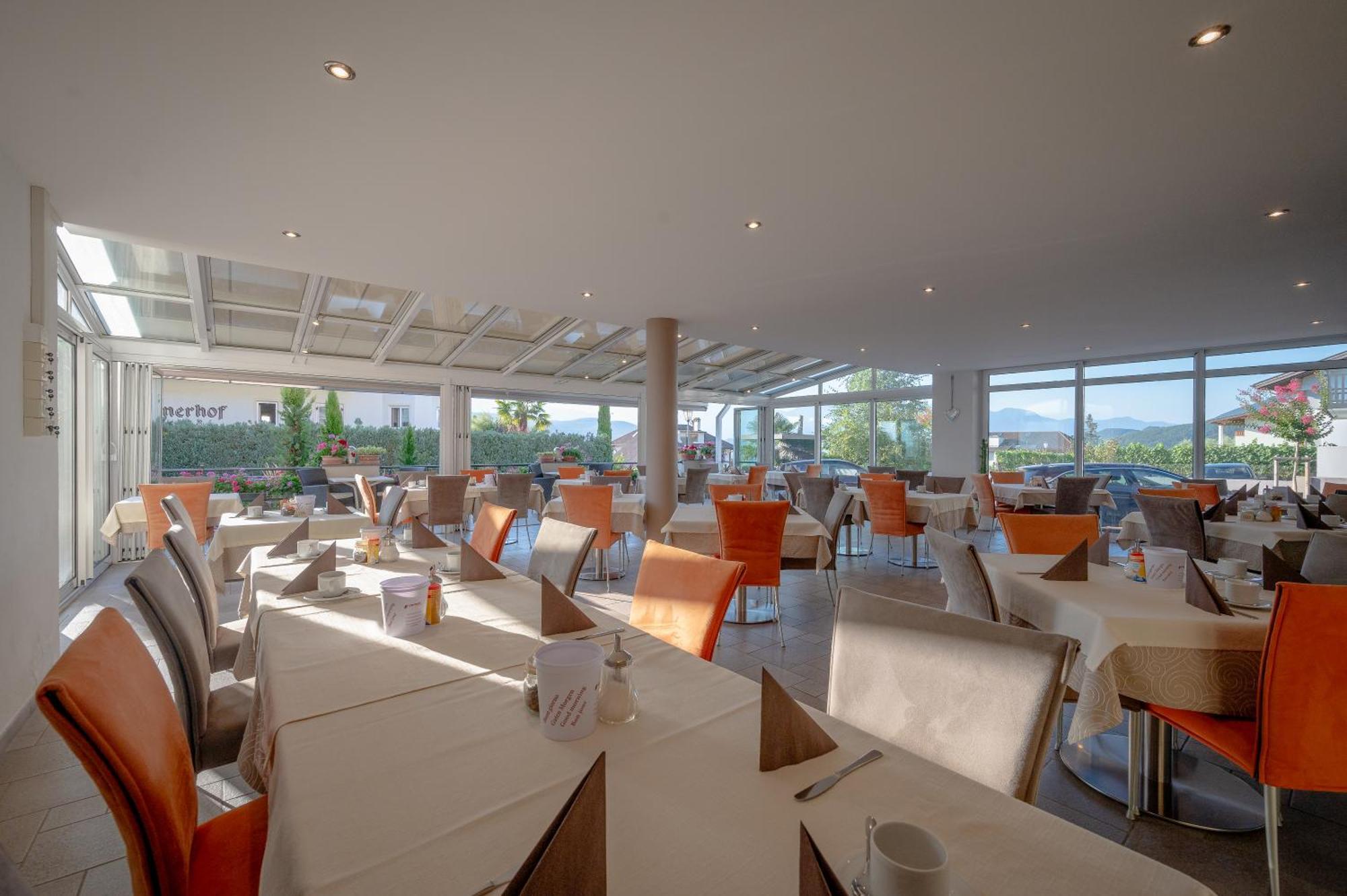 Garni Hotel Peterlinhof Caldaro Eksteriør bilde