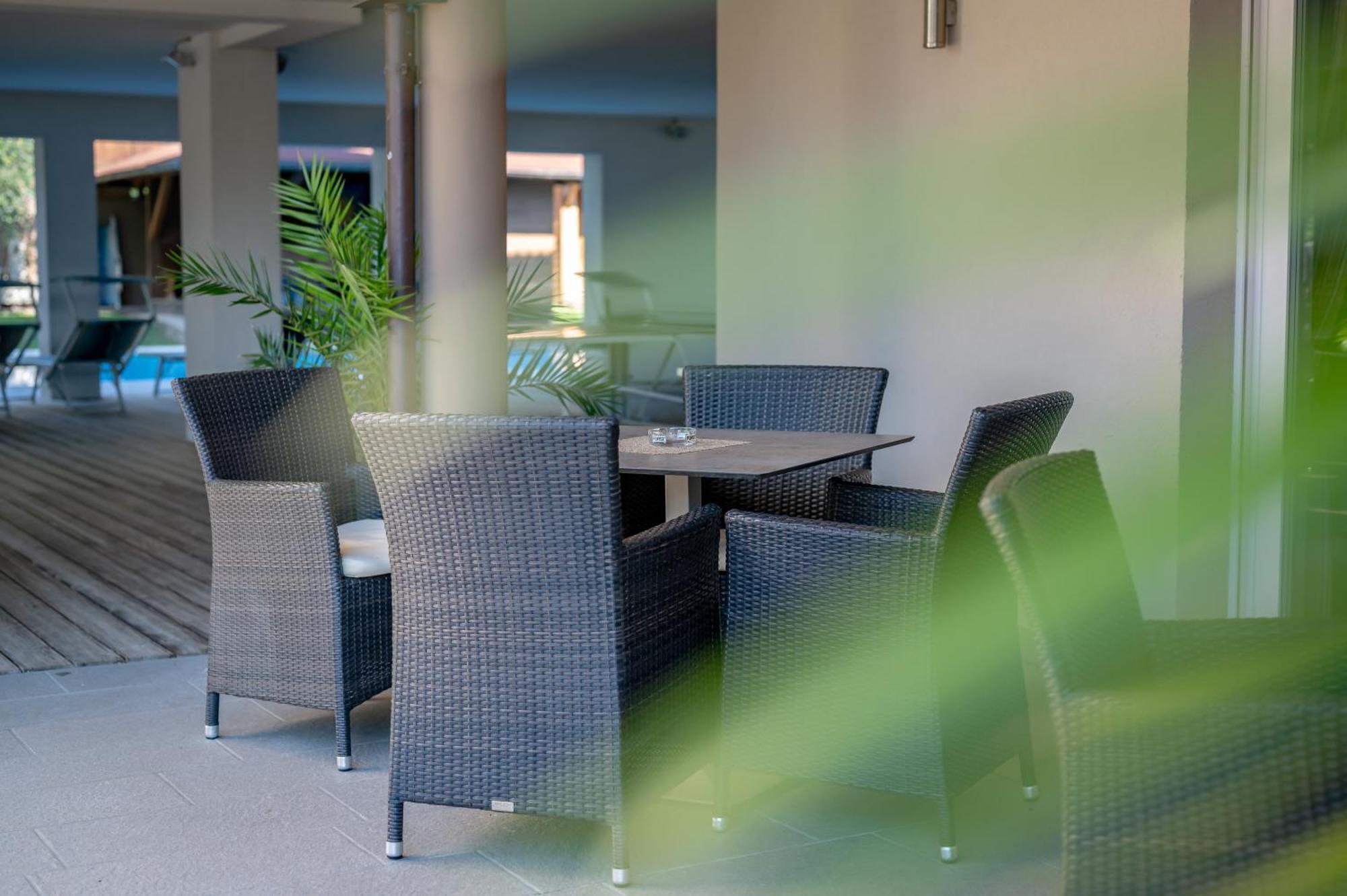 Garni Hotel Peterlinhof Caldaro Eksteriør bilde