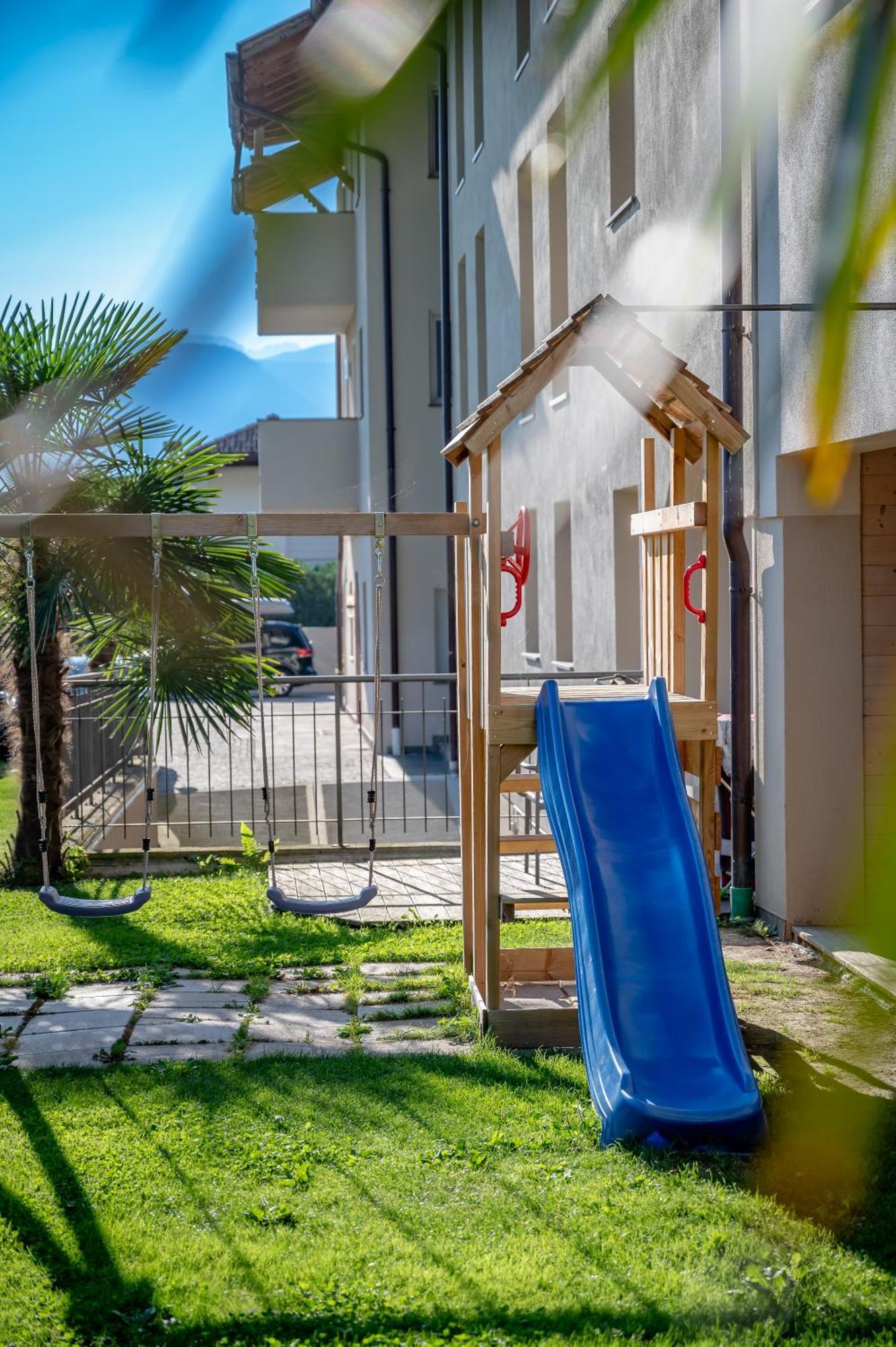 Garni Hotel Peterlinhof Caldaro Eksteriør bilde