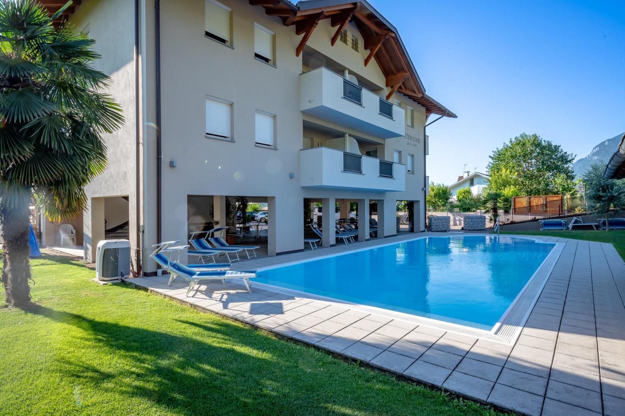 Garni Hotel Peterlinhof Caldaro Eksteriør bilde