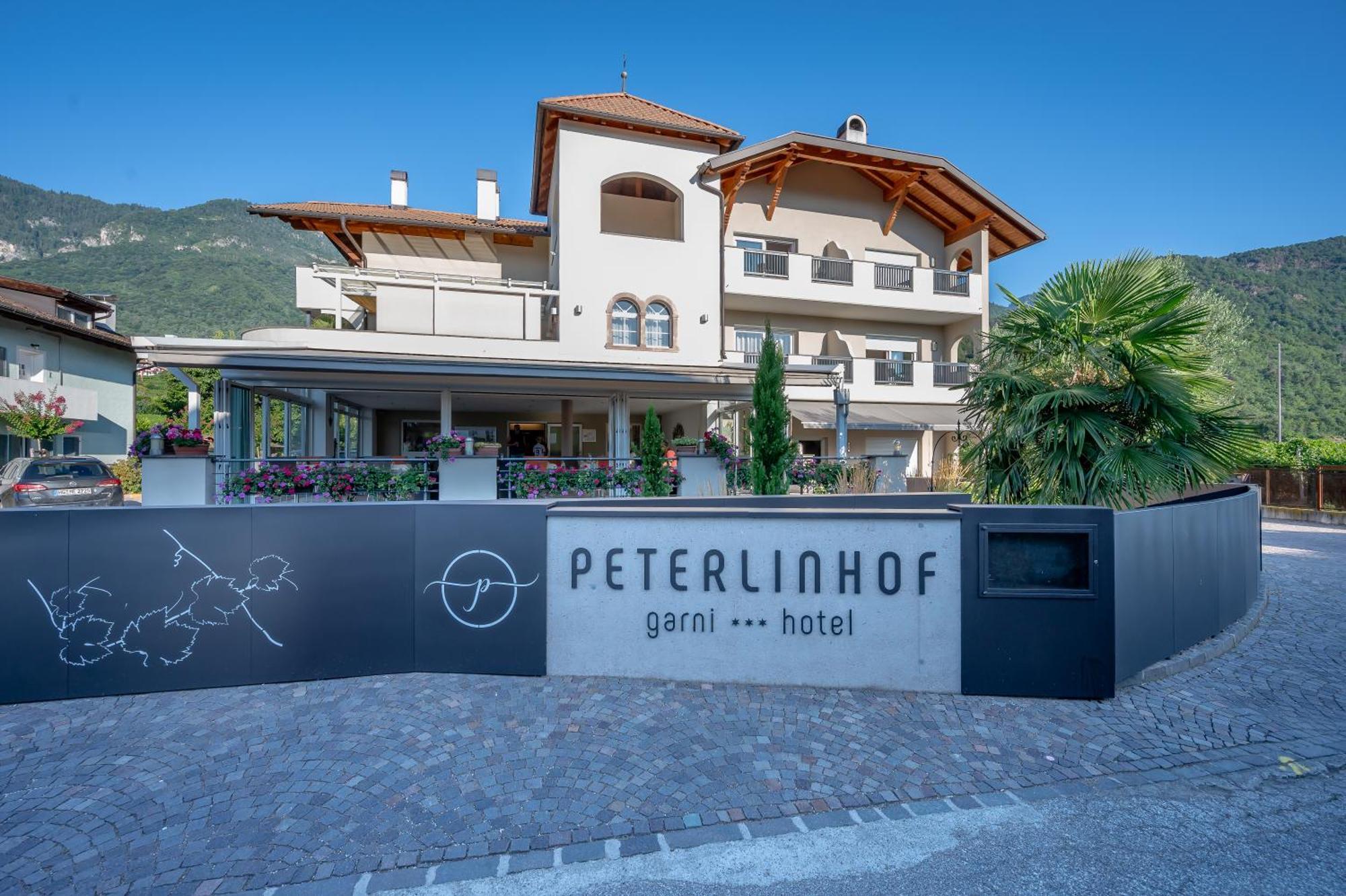 Garni Hotel Peterlinhof Caldaro Eksteriør bilde