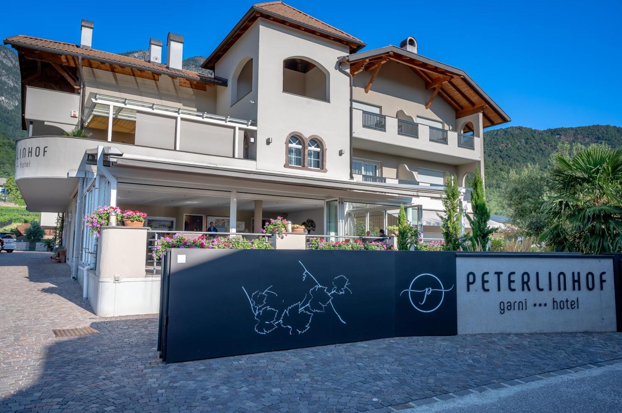 Garni Hotel Peterlinhof Caldaro Eksteriør bilde