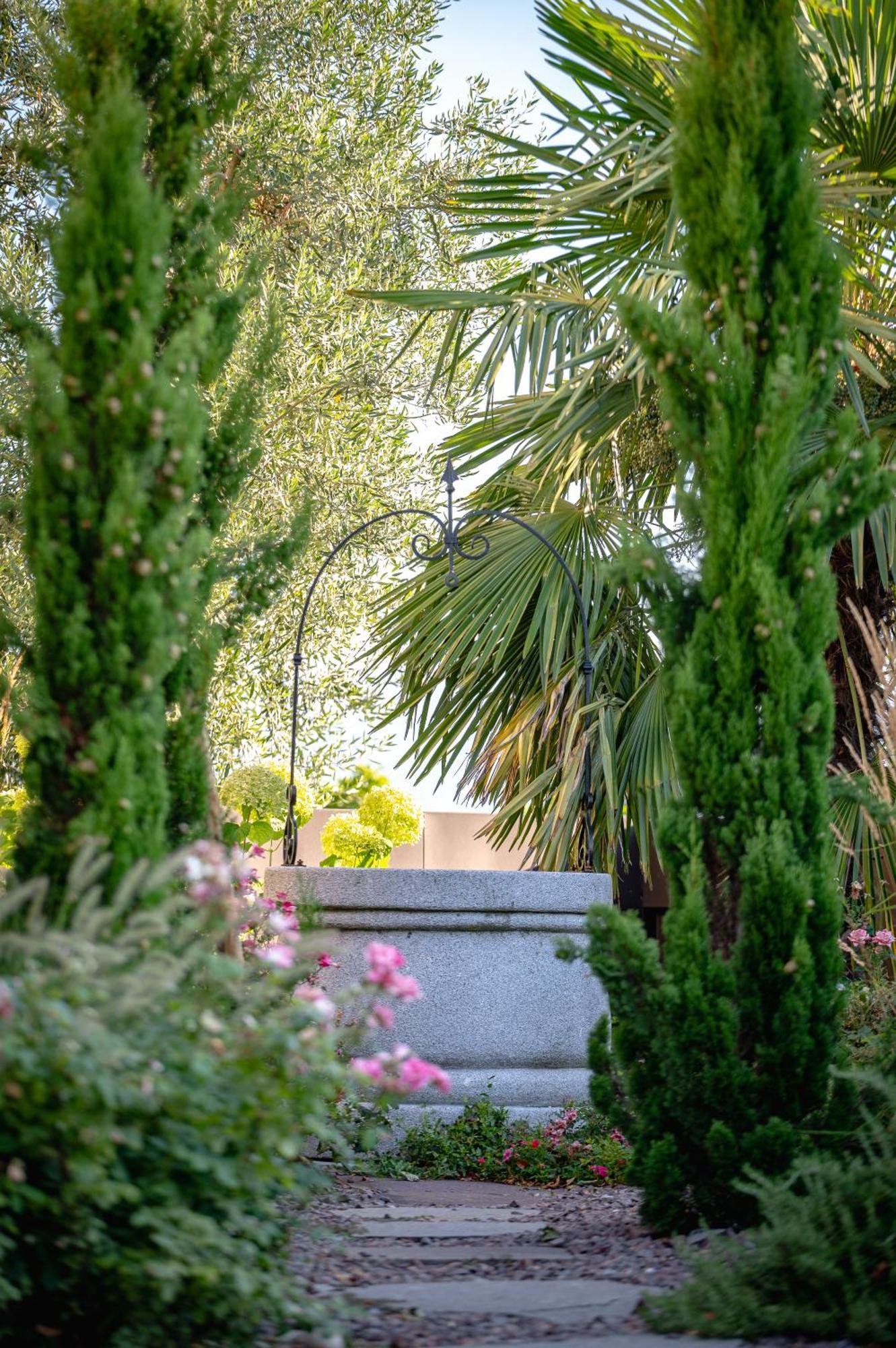Garni Hotel Peterlinhof Caldaro Eksteriør bilde
