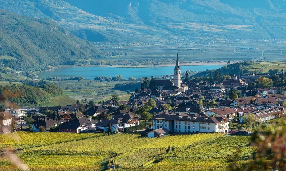 Garni Hotel Peterlinhof Caldaro Eksteriør bilde