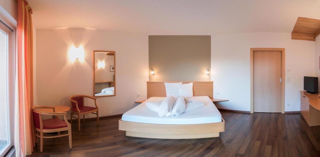 Garni Hotel Peterlinhof Caldaro Eksteriør bilde